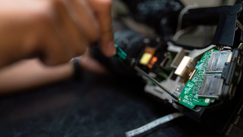 Industrial valve maintenance and assembly