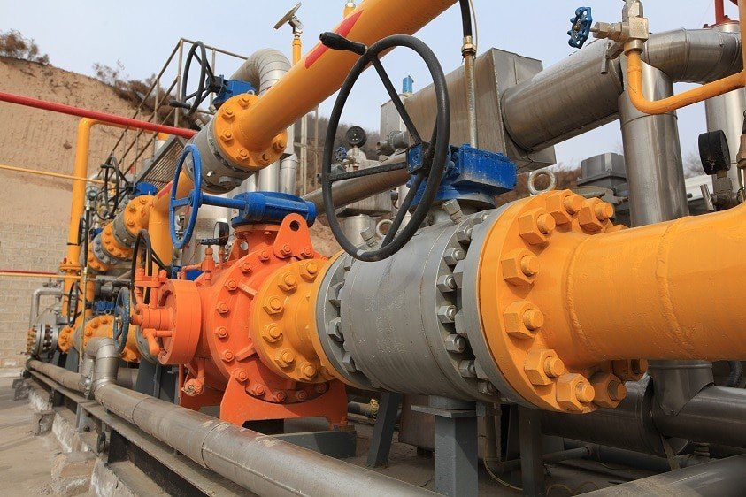 Oil Pipeline Valve Installation